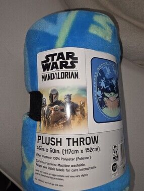 Mandalorian Grogu Star Wars Plush Throw Blanket.